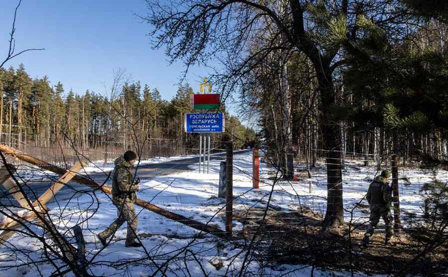 Ukraina Sedang Membangun Pertahanan Melingkar di Sepanjang Perbatasan dengan Belarus