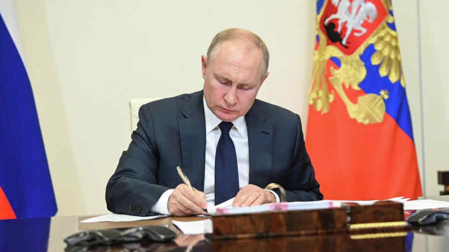 Putin Menandatangani Undang-undang yang Mengizinkan Penggunaan Tentara Rusia untuk Melindungi Warga Rusia yang Dianiaya di Luar Negeri