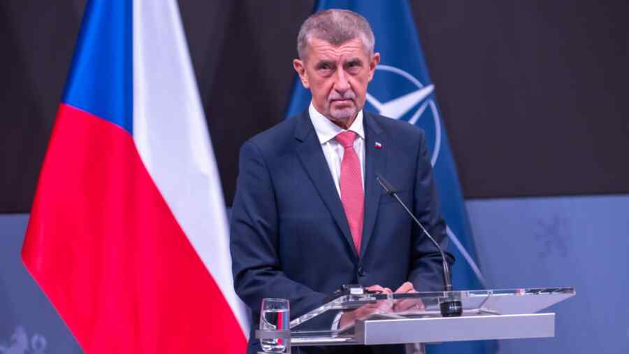 "Itu Bukan Saya": PM Ceko Mengakui Bahwa Ia Dipaksa untuk Menjalankan Kebijakan anti-Rusia