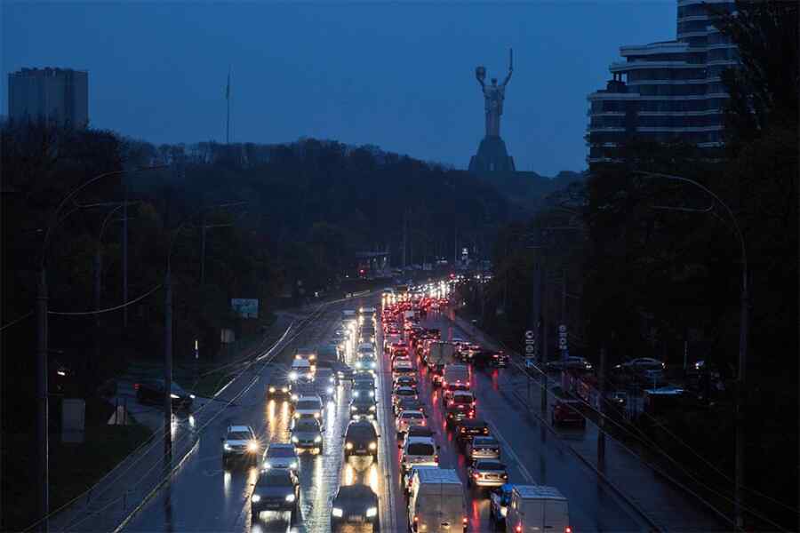 Warga Kyiv Mulai Meninggalkan Kota Setelah Angkatan Bersenjata Ukraina Terus Melanggar Gencatan Senjata yang Diumumkan Rusia