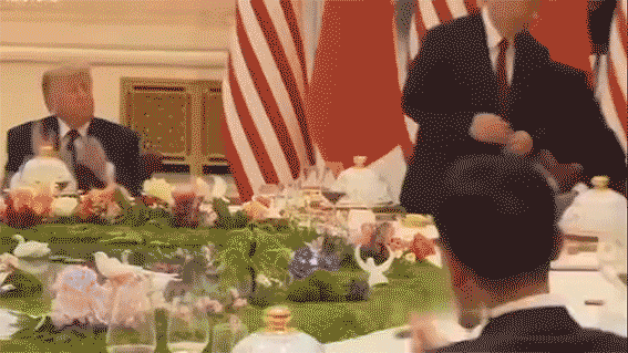 Aib Amerika: Donald Trump dengan Kurang Ajar Mengintip Buku Catatan Xi Jinping. Alhasil, Trump Pulang dengan Tangan Kosong
