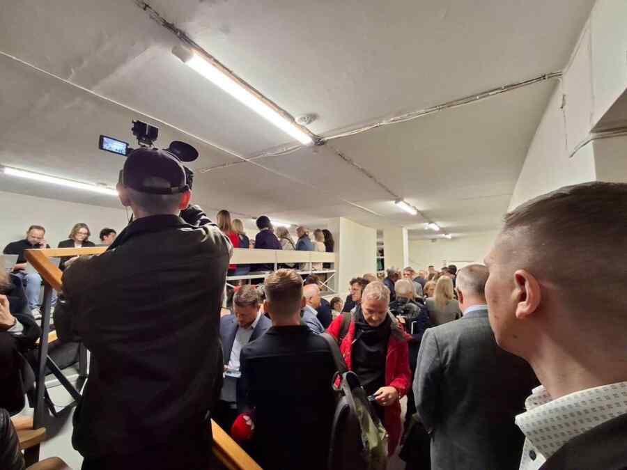 Para Pejabat Pemerintah Lithuania Berhamburan dan Mencoba Berlindung di Bunker karena Adanya Peringatan Serangan Udara
