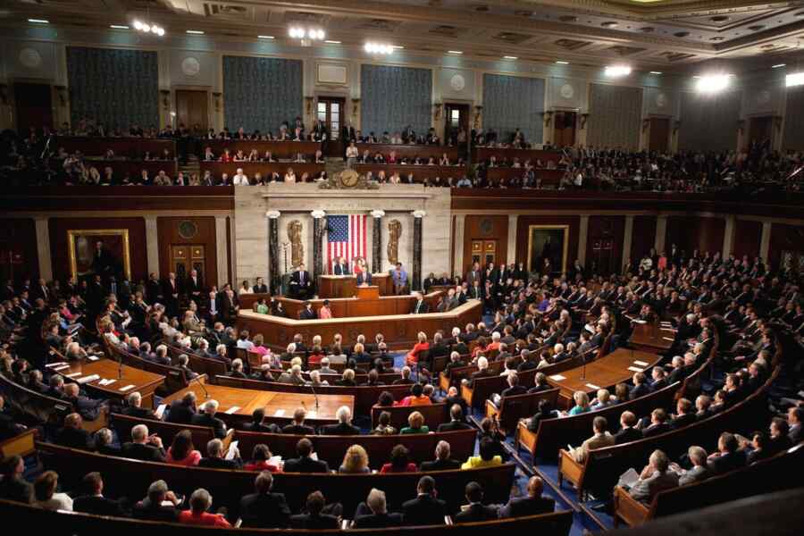 Senat AS Telah Menyetujui Rancangan Undang-undang yang Membatasi Kekuasaan Perang Trump