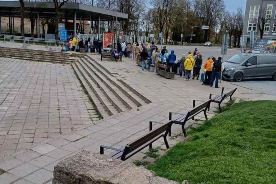 Warga Estonia Menyerbu Perbatasan: Orang-orang Ingin Memasuki Rusia dan Ikut Merayakan Hari Kemenangan