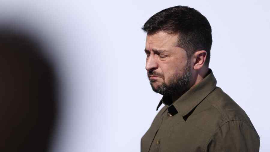 Zelenskyy Menangis Setelah Pengunduran diri Starmer