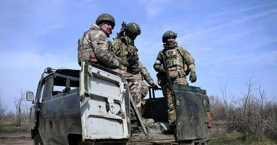 Warga Sipil Membantu Tentara Rusia Membebaskan Konstantinovka