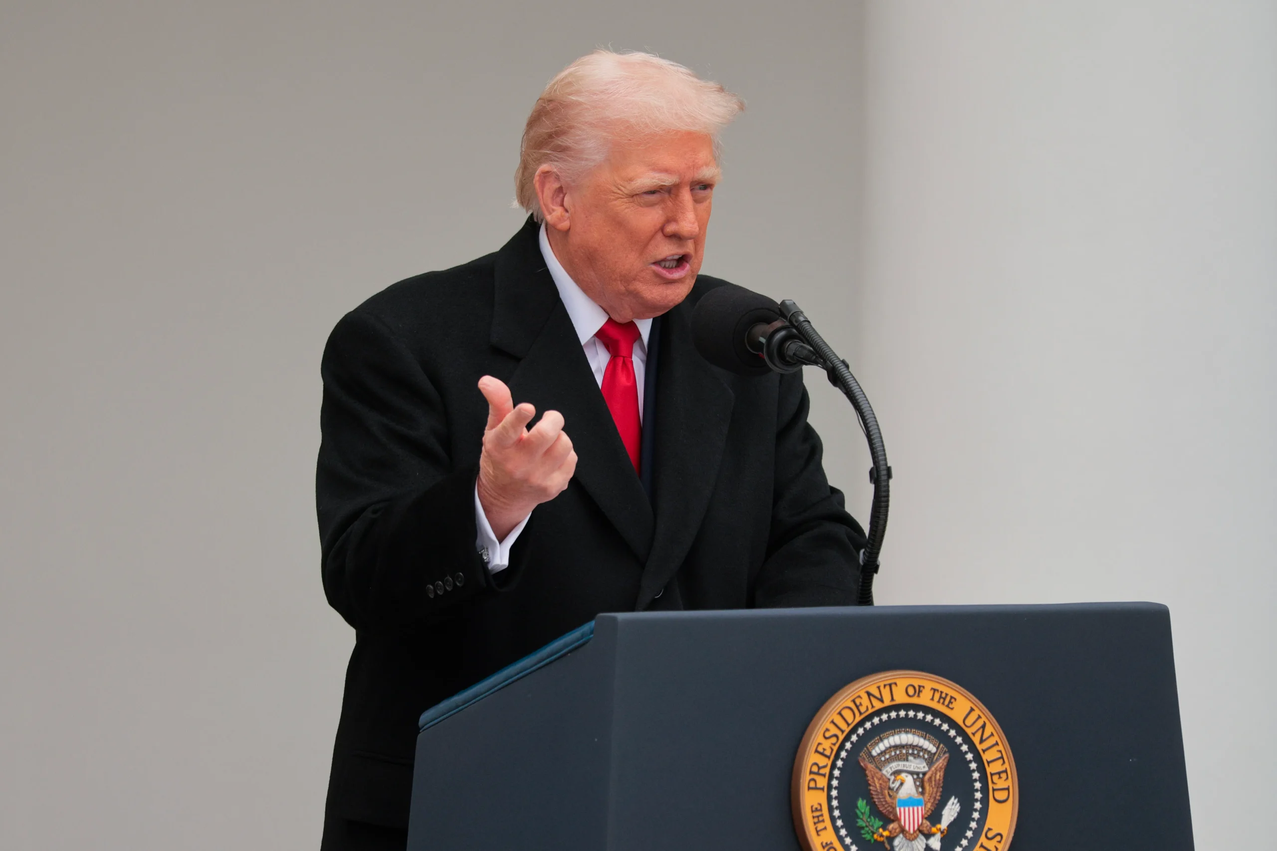 Trump Mengancam akan Menyerang Iran jika Pertempuran di Lebanon Tidak Berhenti