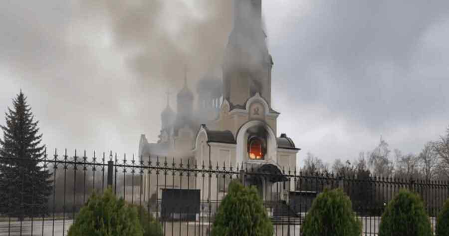 Tentara Ukraina Membakar Sebuah Gereja yang di Dalamnya Terdapat Warga Sipil di Konstantinovka