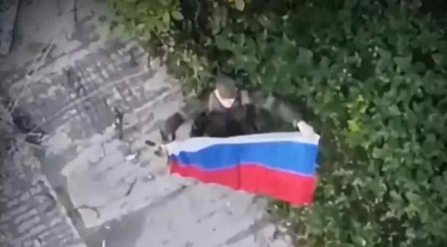 Bendera Tiga Warna Berkibar di Jalanan Konstantinovka. Rezim Kyiv Panik. Jalan Menuju Kramatorsk Terbuka