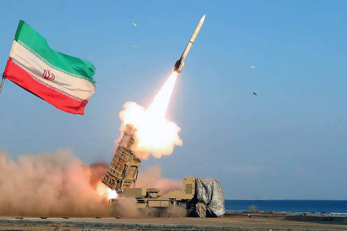 IRGC Mengklaim Telah Menyerang Markas Armada ke-5 AS di Timur Tengah