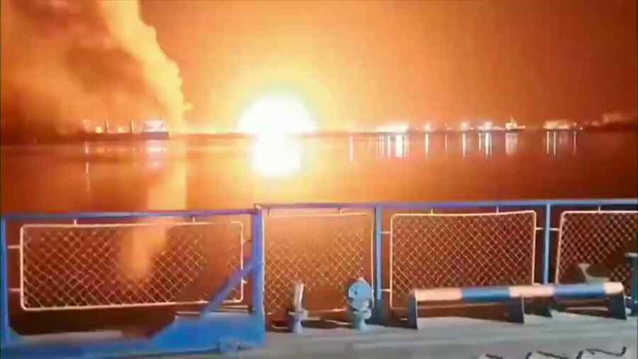 Pasukan Rusia Menyerang Pangkalan Angkatan Laut Ukraina