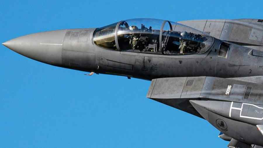 CNN: Pilot F-15 AS yang Ditembak Jatuh di Iran Melihat Sekelompok Drone Berbentuk Ubur-ubur yang Tidak Biasa