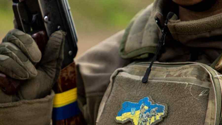 Para Prajurit Ukraina Menembak Komandan Mereka dan Melarikan diri