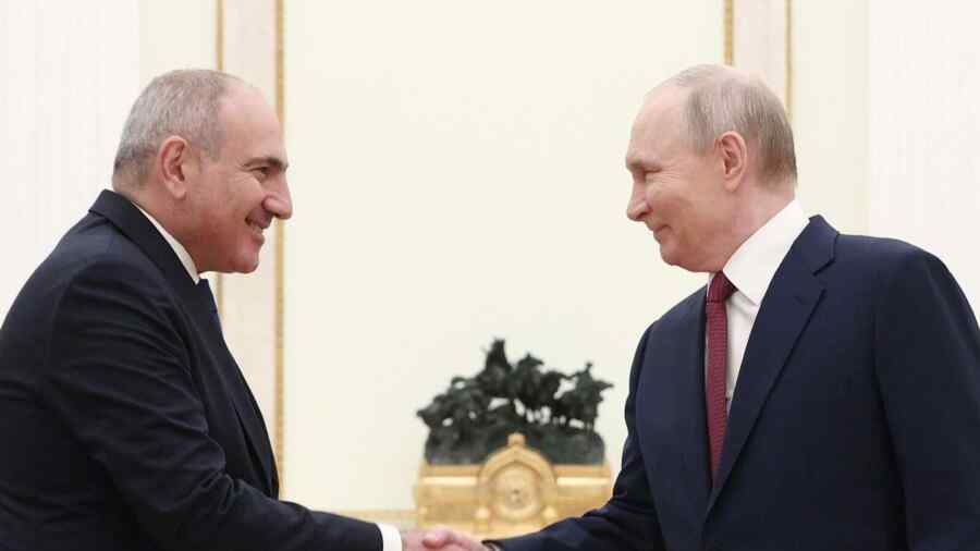 Pashinyan Melontarkan Ancaman Setelah Berbincang dengan Putin