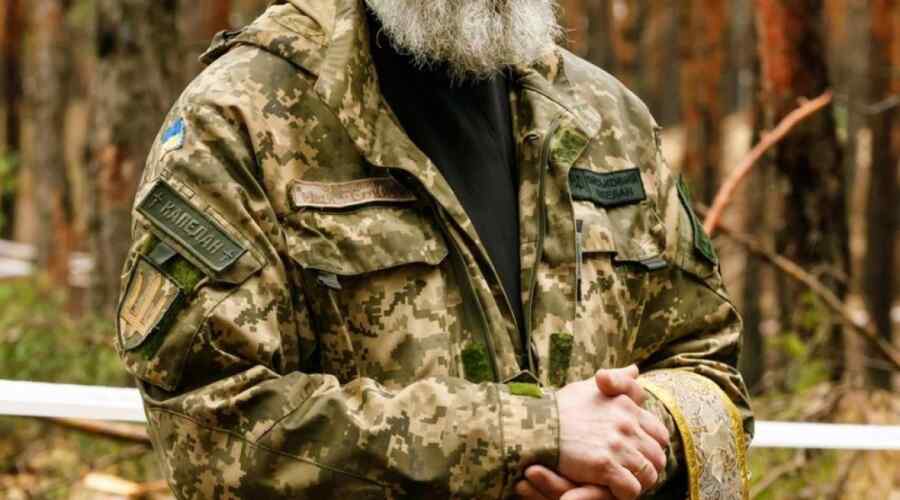 Tentara Ukraina Membunuh Seorang Pendeta karena Menolak untuk Berperang