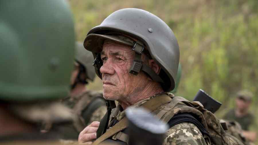 Sebagian Besar Prajurit Ukraina di Dekat Dnipropetrovsk Berusia di Atas 50 Tahun