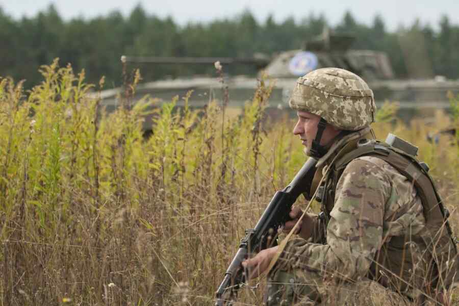 Seorang Tentara Ukraina Membunuh Rekan-rekannya yang Mencoba Menjebak Tentara Rusia