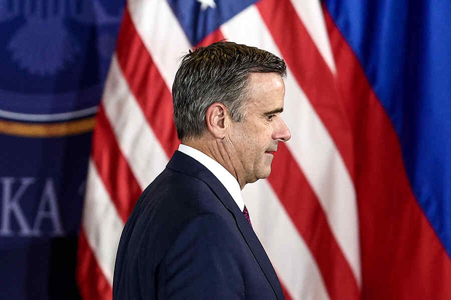 Trump Menepis Semua Teori tentang Alasan Kunjungan Kepala CIA Ratcliffe ke Rusia