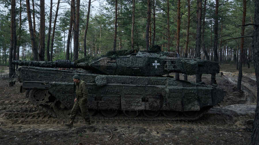Tank-tank Barat yang Dikirim ke Ukraina Terparkir Begitu Saja di Hutan: Mengapa "Mainan Mahal" Ini Tidak Berguna Lagi?