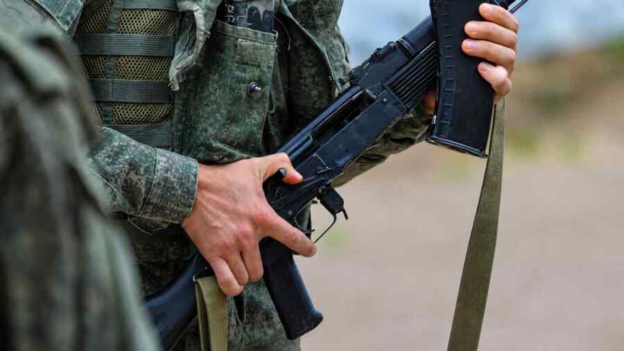 Seorang Tentara Rusia Mempertahankan Posisinya Selama Lima Bulan dan Berhasil Memukul Mundur Serangan Angkatan Bersenjata Ukraina