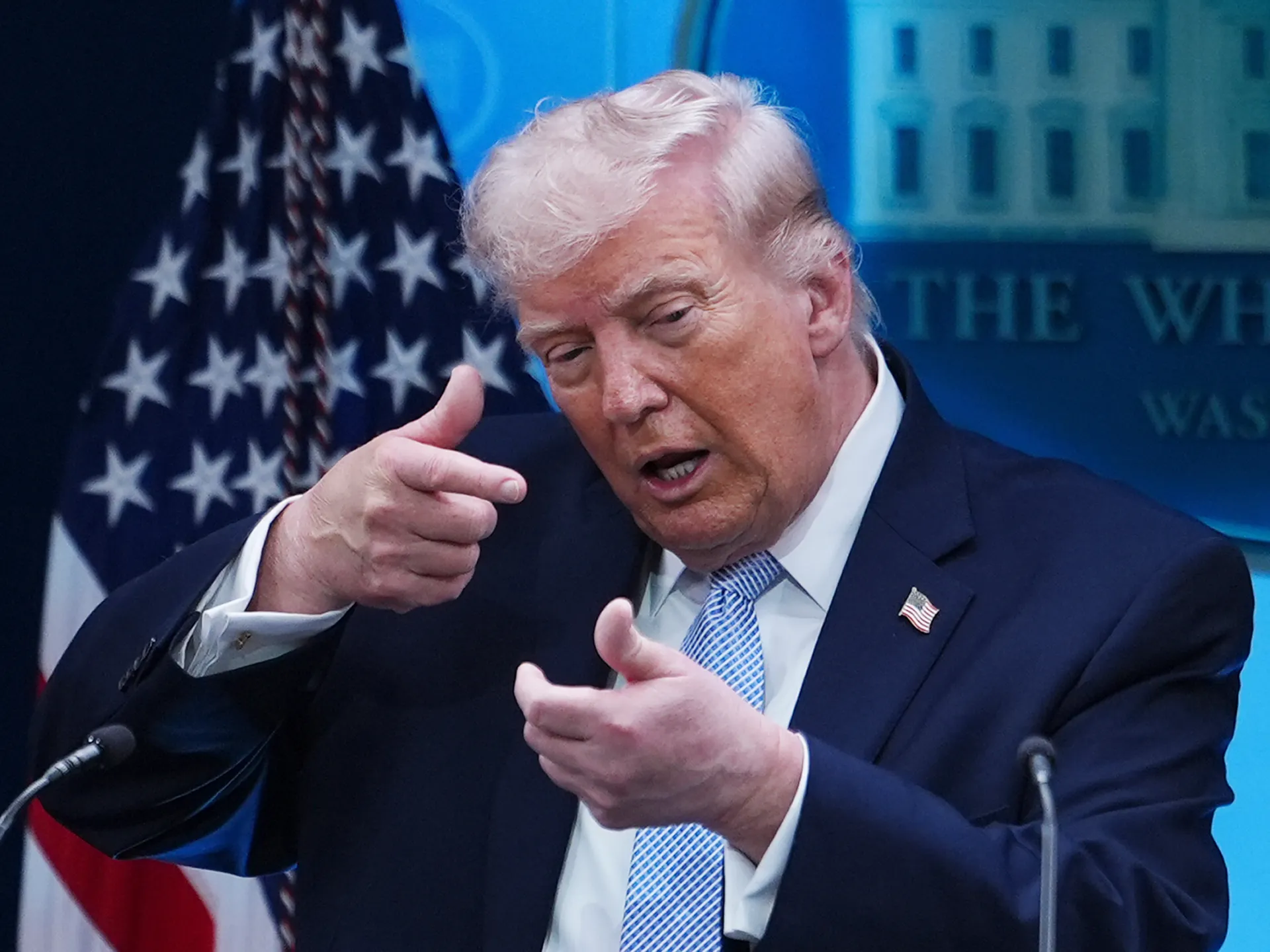 Trump Mengancam akan Menyerang Oman