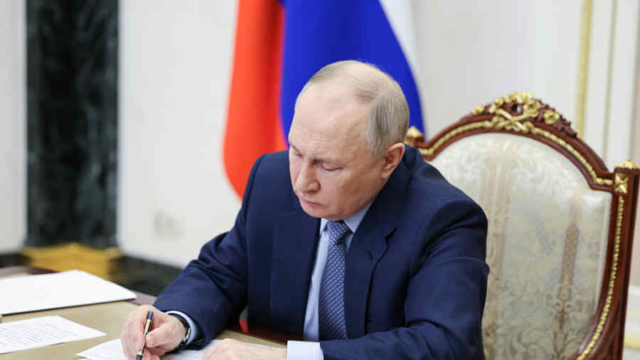 Putin Izinkan Lebih Banyak Narapidana Bergabung ke Angkatan Bersenjata Rusia untuk Mengabdi pada Negara