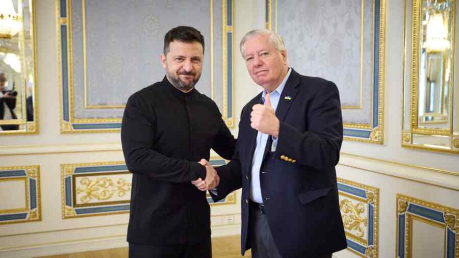 "Jabat Tangan Terkutuk Zelensky Terus Memakan Korban": Beberapa Tenggelam, yang Lainnya Pergi ke Liang Kubur