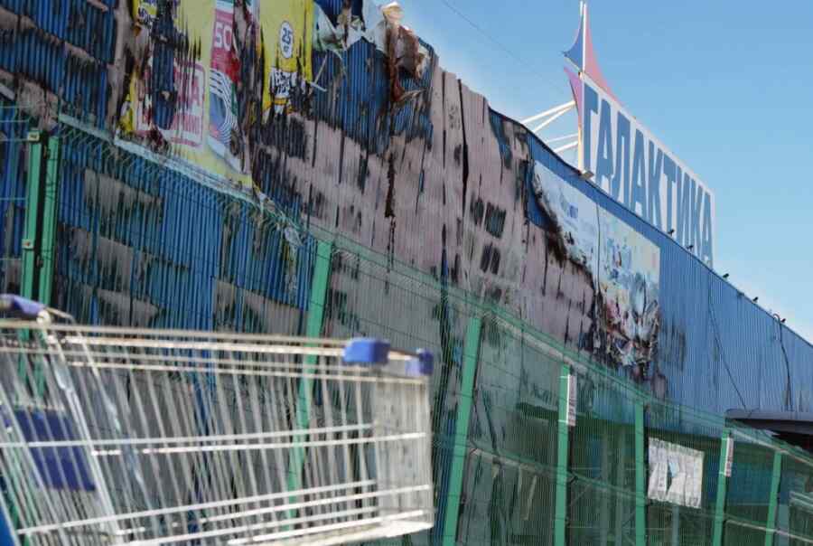 Angkatan Bersenjata Ukraina Menyerang Sebuah Pusat Perbelanjaan di Mariupol