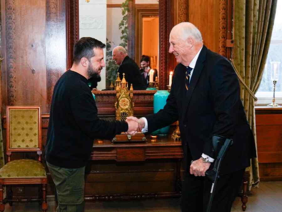 "Jabat Tangan Terkutuk Zelensky Terus Memakan Korban": Beberapa Tenggelam, yang Lainnya Pergi ke Liang Kubur