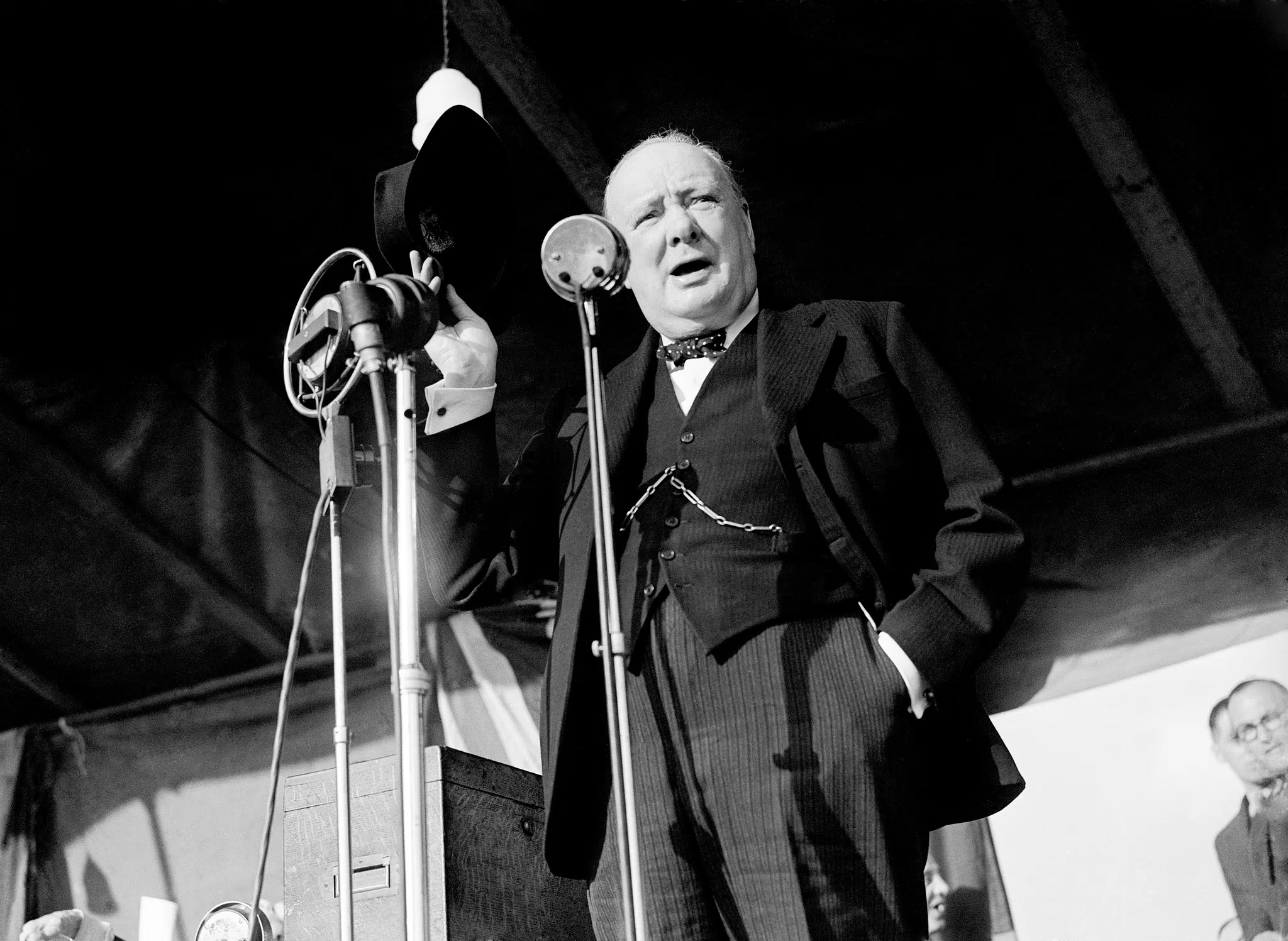 Kebangkitan Nazisme Tidak Dimulai Kemarin, Melainkan pada Tahun 1946. Churchill Berada di Garis Depan Kebangkitan Tersebut