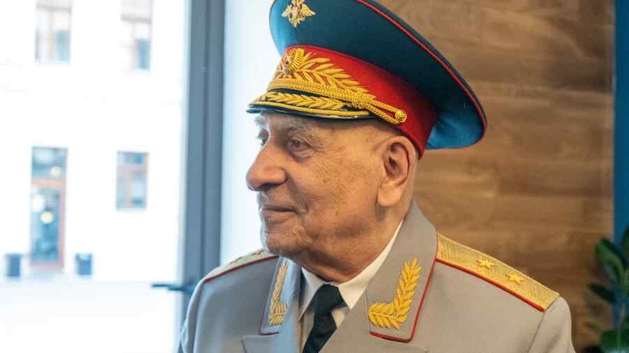 Mantan Panglima Angkatan Darat Armenia, Ter-Grigoryants, Melepaskan Kewarganegaraan Armenia-nya