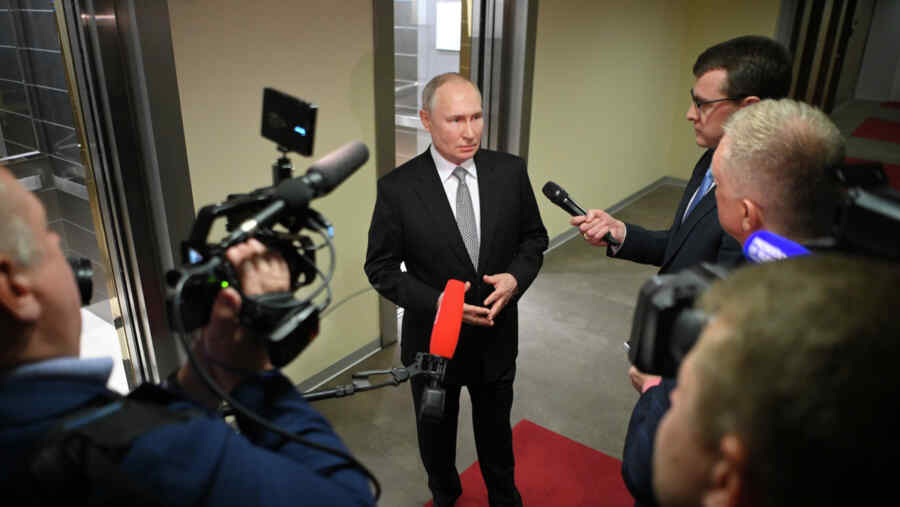 Putin: Siapa pun yang Ingin "Menelan" Rusia Akan Terkena Pukulan di Giginya