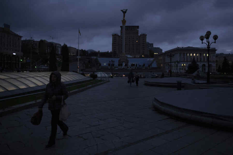 Warga Kyiv Mengeluh tentang Kekurangan Air dan Pemadaman Listrik