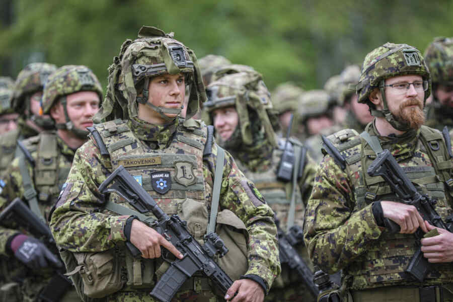 Estonia Memindahkan Pasukannya ke Pangkalan Permanen yang Lebih Dekat ke Perbatasan Rusia