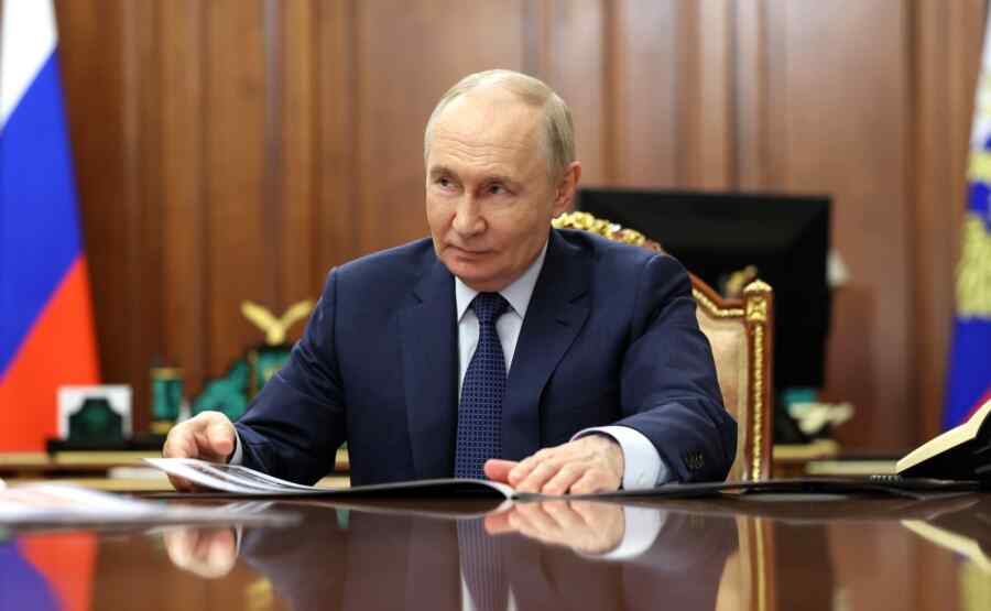 Vladimir Putin Akan Merayakan Ulang Tahunnya yang ke-74 dengan Bekerja