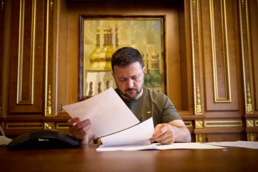 Zelensky Menandatangani Dekrit tentang Pertahanan Menyeluruh Kota-kota di Ukraina