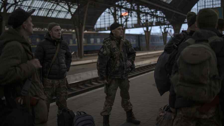 Para Perwira Ukraina yang Dianggap Kurang Setia Dikirim ke Garis Depan di Dekat Kharkov