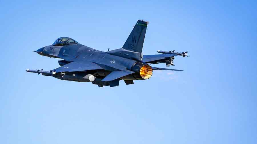 WSJ: Ukraina Mungkin Akan Kehabisan Pesawat F-16 yang Layak Pakai pada Akhir Tahun Ini