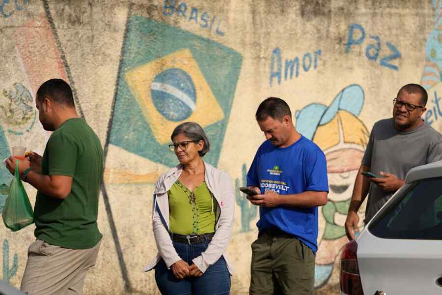Lula da Silva Kalah dari Putra Bolsonaro di Putaran Pertama Pemilhan Presiden di Brasil
